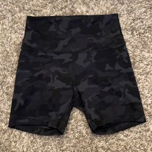 6” lululemon align shorts size 6 HOLD